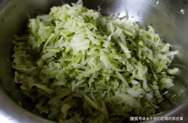 炸蘿蔔丸子,別只會加雞蛋和麵粉!記得多加3樣,丸子酥脆不硬
