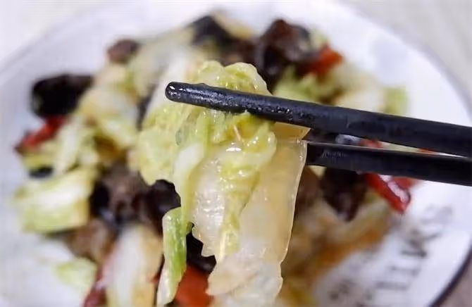 醋溜白菜想要好吃,每一步都很重要,白菜脆嫩,酸爽開胃,真下飯
