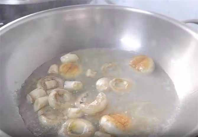 一口鮮上頭的口菇鮮湯,做法簡單,不用多餘調料,喝一口真的過癮