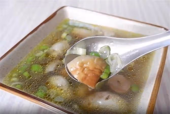 一口鮮上頭的口菇鮮湯,做法簡單,不用多餘調料,喝一口真的過癮