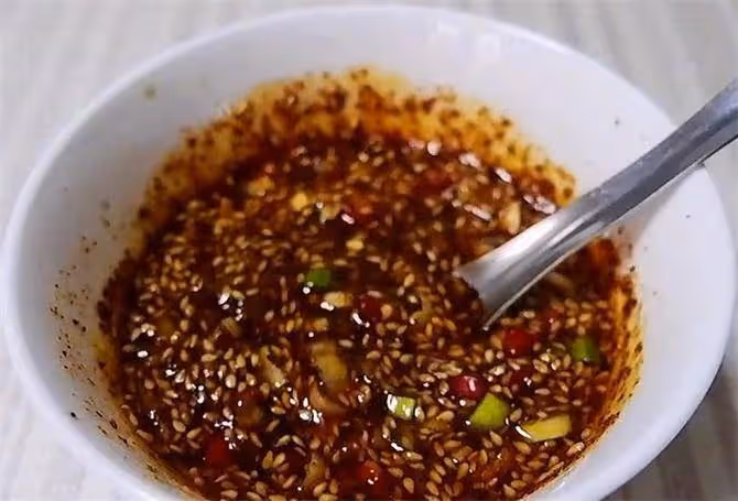 土豆不要炒了,這個做法更好吃,酸辣爽口,做法還簡單,真過癮