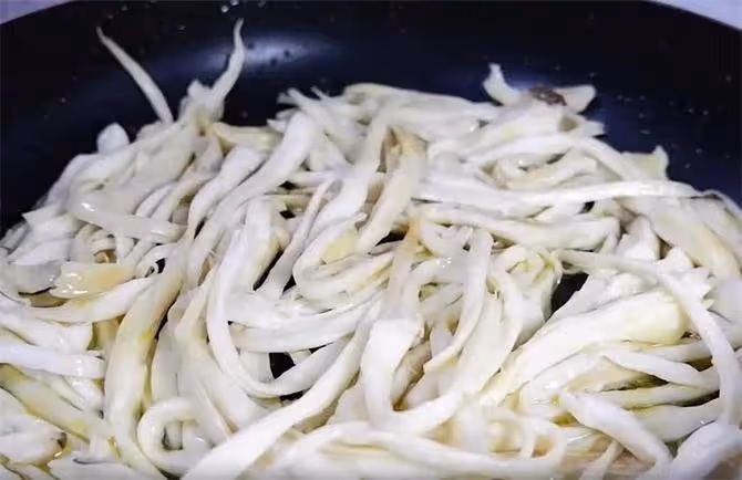 杏鮑菇這樣做,口感和味道真像魷魚,香辣好吃,吃著真的太過癮了