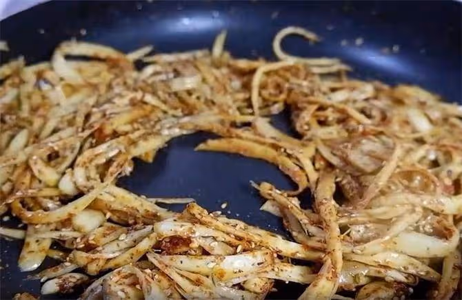 杏鮑菇這樣做,口感和味道真像魷魚,香辣好吃,吃著真的太過癮了