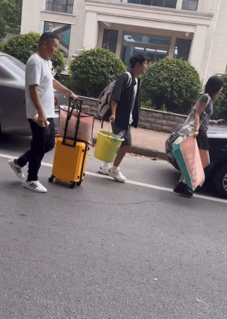 孫卓到南京工業大學報到，10年前《親愛的》曾在此路演！網友：戲如人生