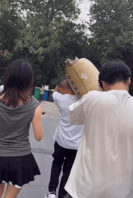 孫卓到南京工業大學報到，10年前《親愛的》曾在此路演！網友：戲如人生