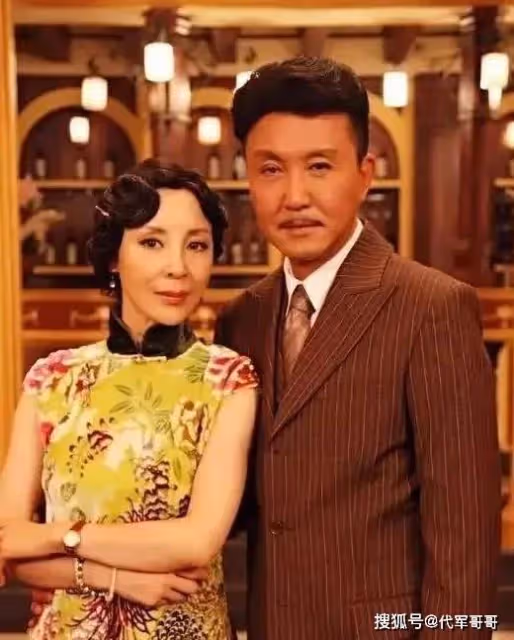 演員吳剛:娶了同學岳秀清,結婚31年無緋聞,被妻子寵成寶