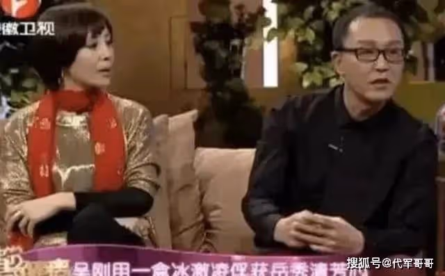 演員吳剛:娶了同學岳秀清,結婚31年無緋聞,被妻子寵成寶