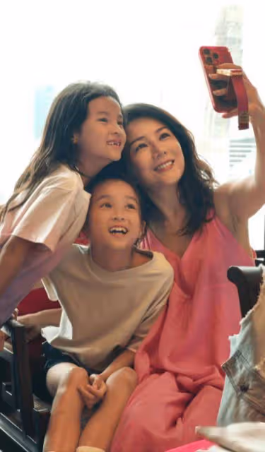 患癌化療狂脫髮!TVB前女星讓寶貝女兒幫她剃光頭!直言:想她們長大後...