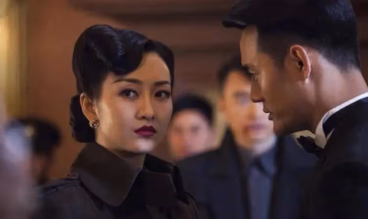 再看《偽裝者》才知:明樓為了和汪曼春舊情復燃,下了多大一盤棋
