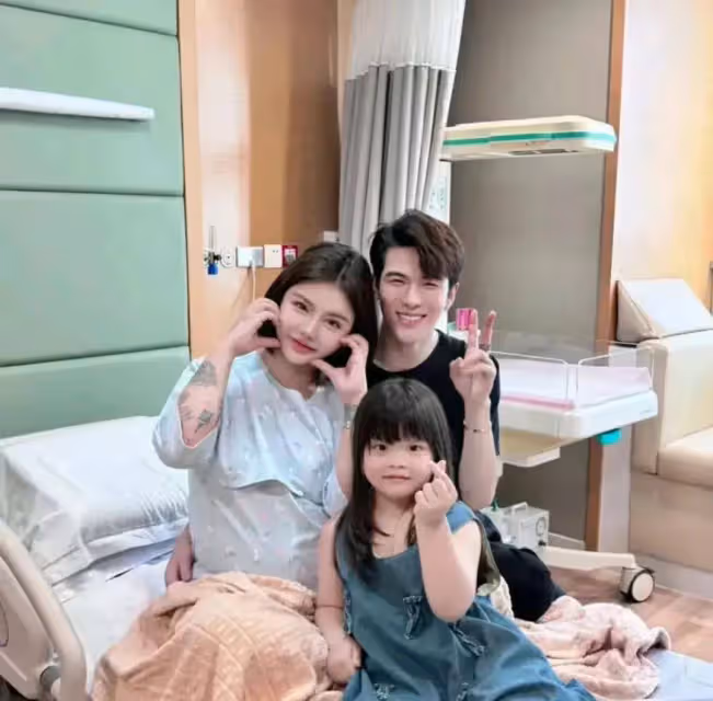 恭喜！網紅韓安冉官宣二胎得女，老公笑開花，一家四口太甜蜜