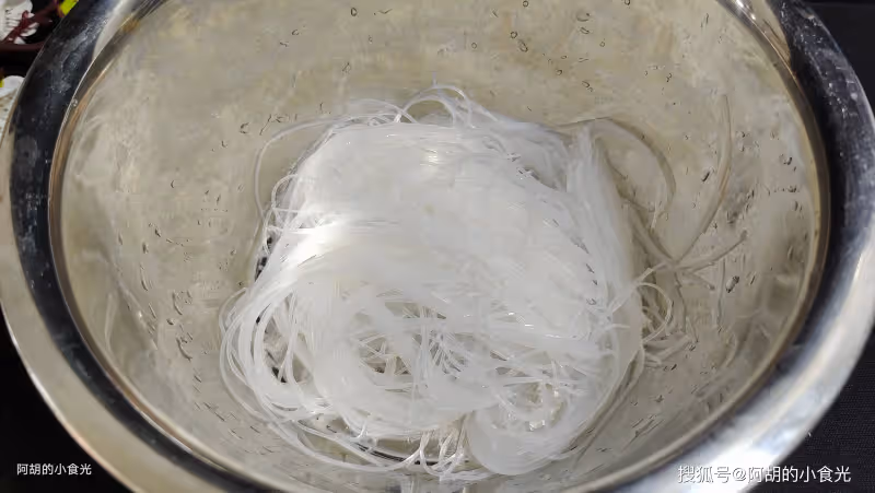 秋天吃不夠的便宜菜,妥妥的菜中人參!燙一燙1分鐘出鍋,滿口脆嫩、清潤十足