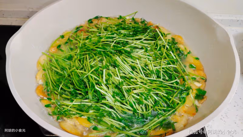 秋天吃不夠的便宜菜,妥妥的菜中人參!燙一燙1分鐘出鍋,滿口脆嫩、清潤十足