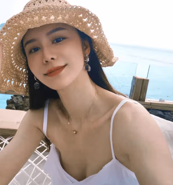 張馨月社交平台大曬性感美照,卻被網民指太醜,又學吳千語