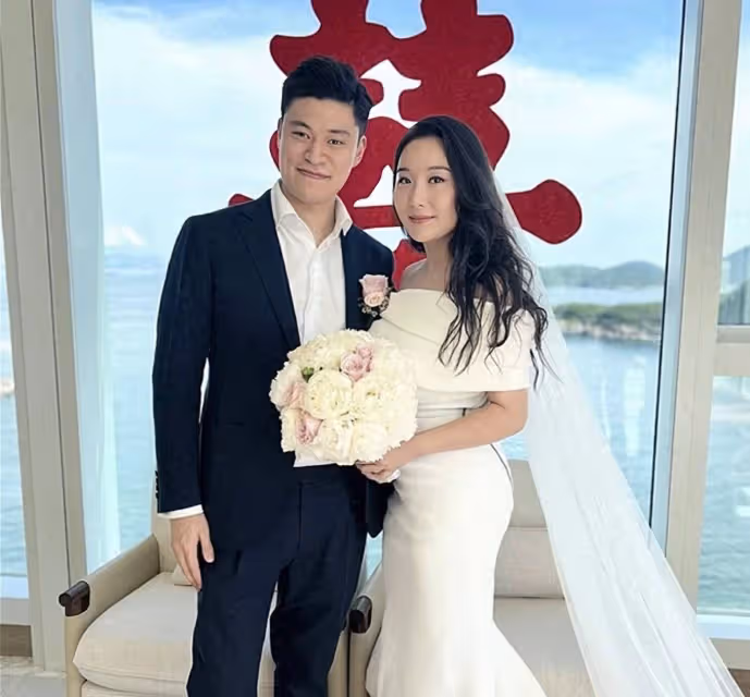 恭喜!香港知名男星梁家輝升級當外公,大女兒宣布平安生女