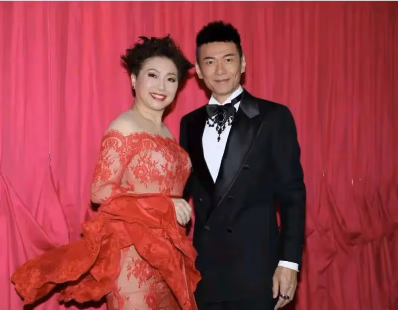 TVB前小生老婆被質疑碰瓷天王,稱其為「徒弟」,網友稱其不配蹭流量