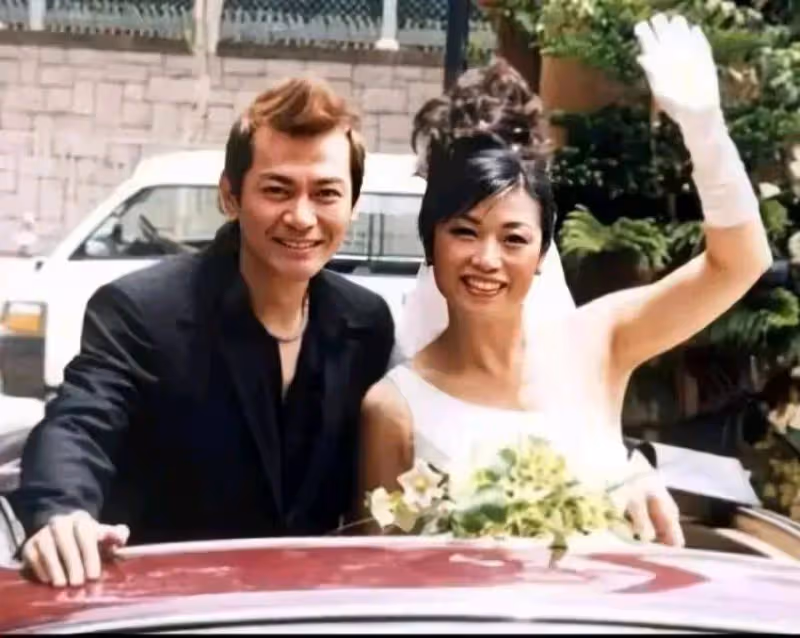 TVB前小生老婆被質疑碰瓷天王,稱其為「徒弟」,網友稱其不配蹭流量