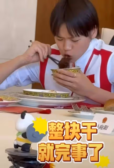 全紅嬋用筷子吃牛排被嘲,不說英語遭質疑,別給她的直率添堵