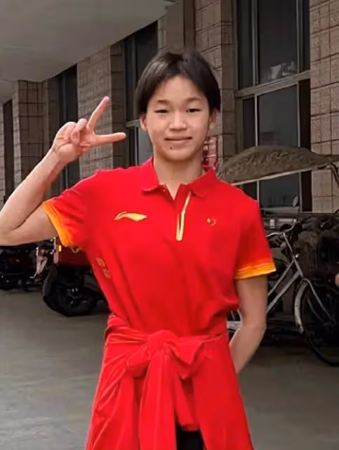 全紅嬋用筷子吃牛排被嘲,不說英語遭質疑,別給她的直率添堵