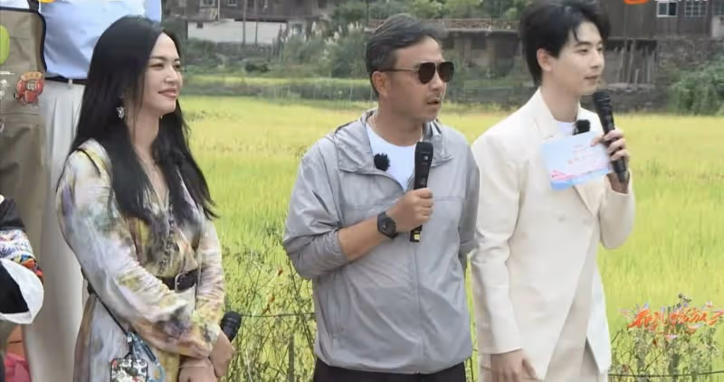 汪涵現身綜藝《花兒綻放》,網友:感覺突然老了