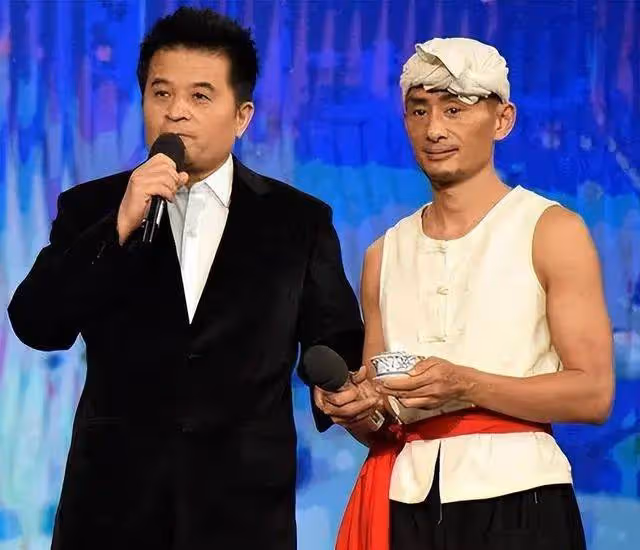 畢福劍定居農村養雞為生?口出狂言後隱退,曾把四字書畫賣天價被嘲撈金無下限