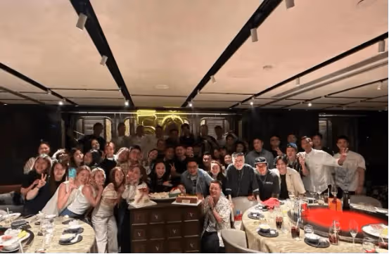 香港知名歌手官宣特別「二胎」誕生,重提自己泰國墜落險些落癱,感謝老公求婚不離不棄
