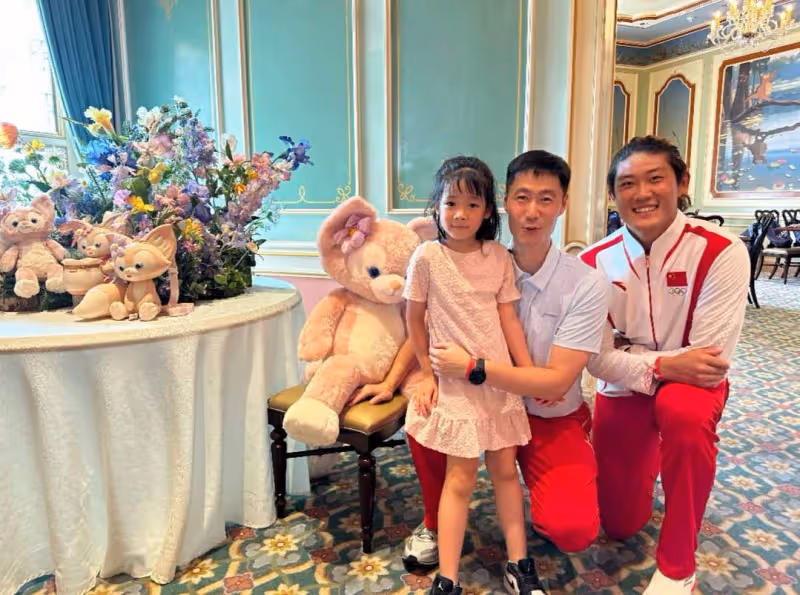 王勵勤老婆曬樊振東覃海洋張之臻美照,網友喊她快開始營業美貌