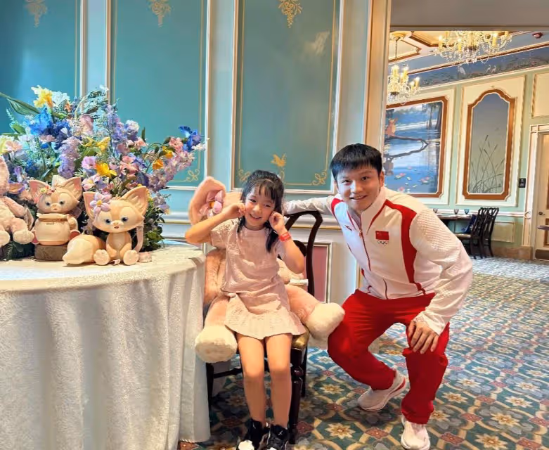 王勵勤老婆曬樊振東覃海洋張之臻美照,網友喊她快開始營業美貌