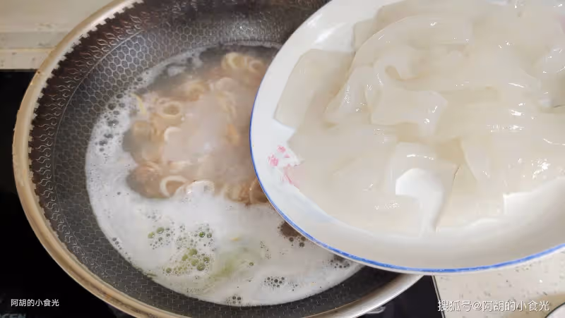 白露後寧可不吃肉,也要再來一碗此湯!三種食材隨便煮,鮮潤十足,滿口好味