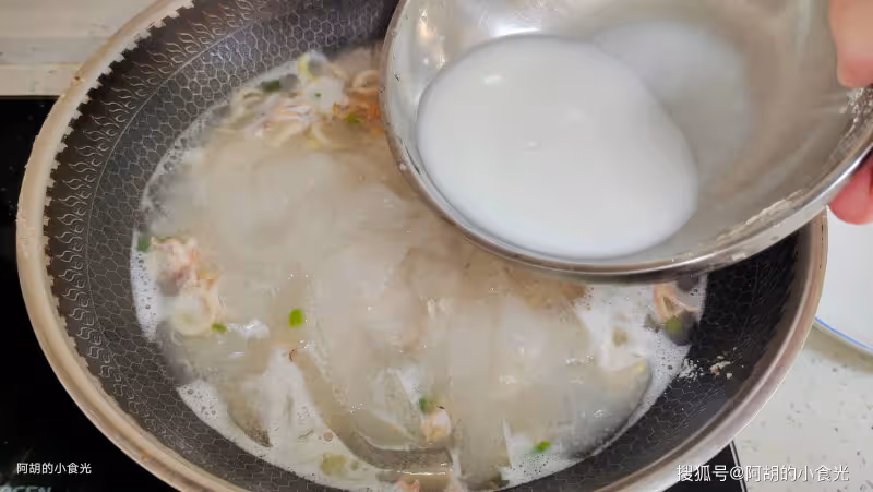 白露後寧可不吃肉,也要再來一碗此湯!三種食材隨便煮,鮮潤十足,滿口好味
