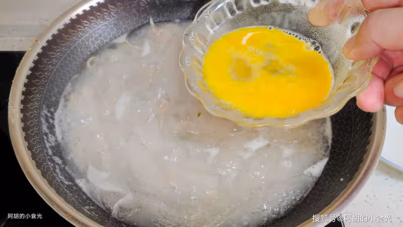 白露後寧可不吃肉,也要再來一碗此湯!三種食材隨便煮,鮮潤十足,滿口好味