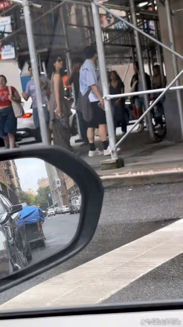 黃磊黃多多紐約街頭騎車,網友感嘆:越長越美了!