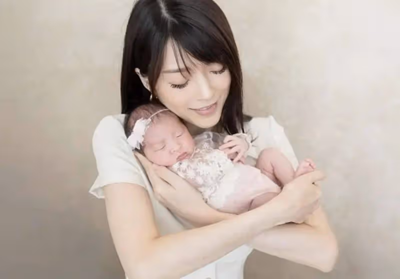 厲害!香港知名女星產後奶水充足,近百袋奶打包放冰箱,全母乳喂女