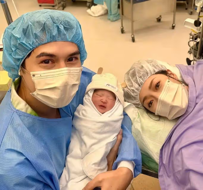 厲害!香港知名女星產後奶水充足,近百袋奶打包放冰箱,全母乳喂女