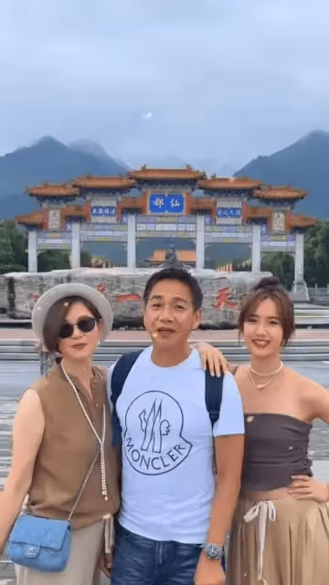 TVB「童年陰影」參加女兒畢業禮,顏值甚高,網友盼參選港姐出道