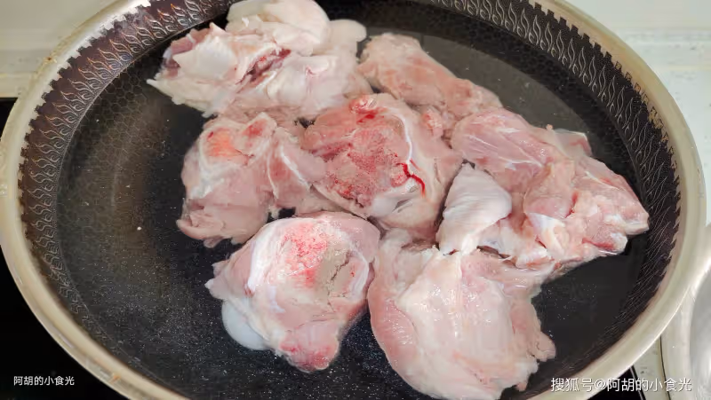 白露後急需吃的菜是它,4塊錢一大把!撕一撕燉一燉,有湯又有菜、下飯沒得說