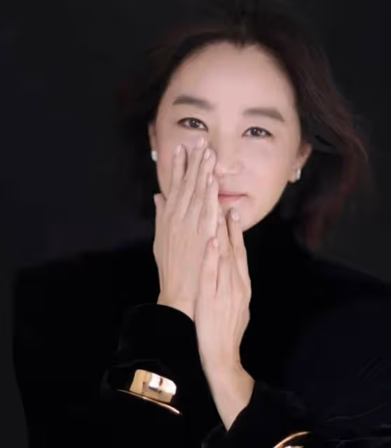 林青霞爬山的素顏,皺紋橫生但氣質落落大方,自然老去就是漂亮