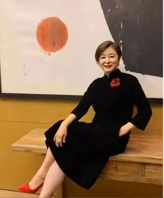 林青霞爬山的素顏,皺紋橫生但氣質落落大方,自然老去就是漂亮