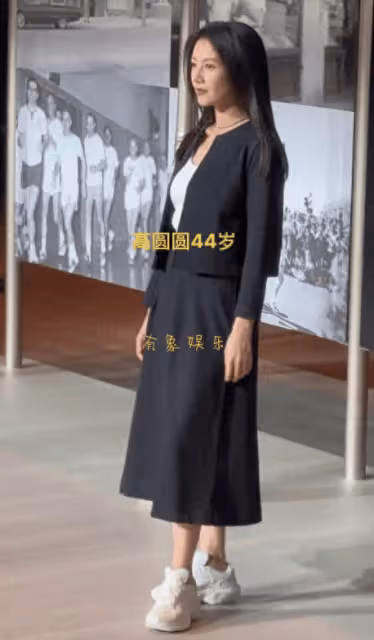 上海這一夜,被「又矮又老」的董潔驚艷,不站C位卻艷壓熱巴金晨