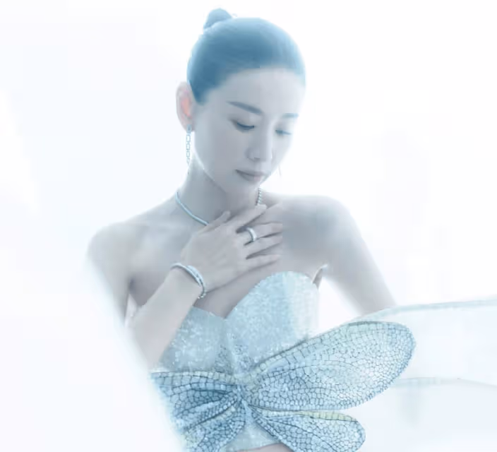 上海這一夜,被「又矮又老」的董潔驚艷,不站C位卻艷壓熱巴金晨