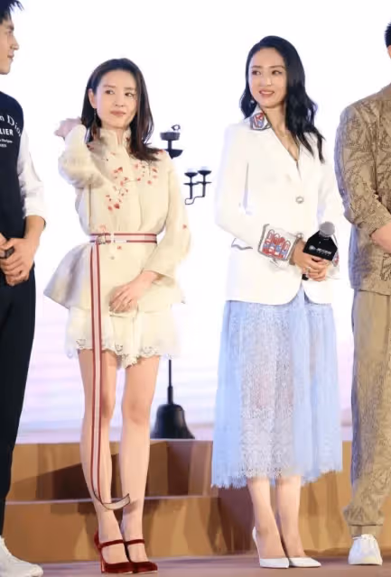 上海這一夜,被「又矮又老」的董潔驚艷,不站C位卻艷壓熱巴金晨