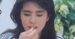 王祖賢穿著邋遢現身溫哥華:「蛇精」下巴大肥肚,手夾皮包像土豪