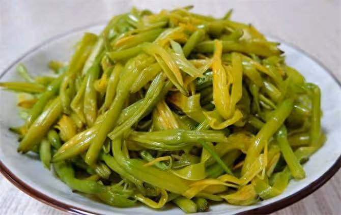 黃花菜最好吃的做法,涼拌黃花菜,清新爽口,不用擔心黃花菜涼了