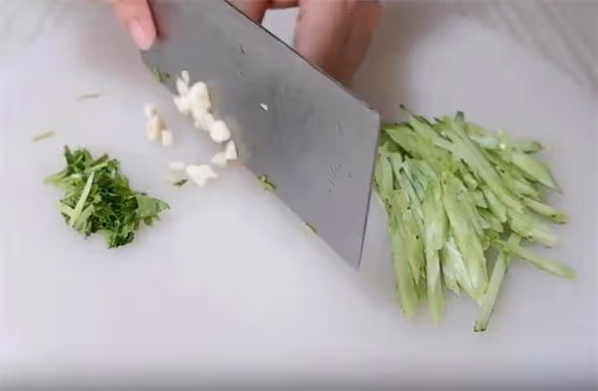 黃花菜最好吃的做法,涼拌黃花菜,清新爽口,不用擔心黃花菜涼了
