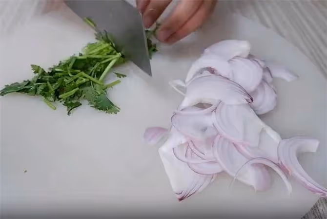 蔥爆杏鮑菇家常做法,掌握一個竅門,杏鮑菇香辣好吃,簡單又美味