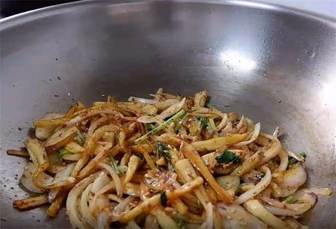 蔥爆杏鮑菇家常做法,掌握一個竅門,杏鮑菇香辣好吃,簡單又美味