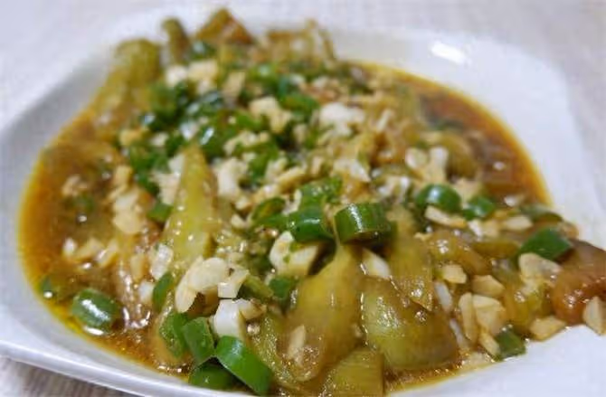 做茄子到底去不去皮?那要看怎麼做,這個做法去皮最好,非常下飯