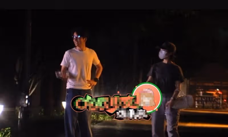 張新成李蘭迪戀情曝光,二人深夜逛公園共回愛巢