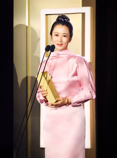 趙濤領取多倫多國際電影節特別貢獻獎,「感謝電影讓女性更強大」