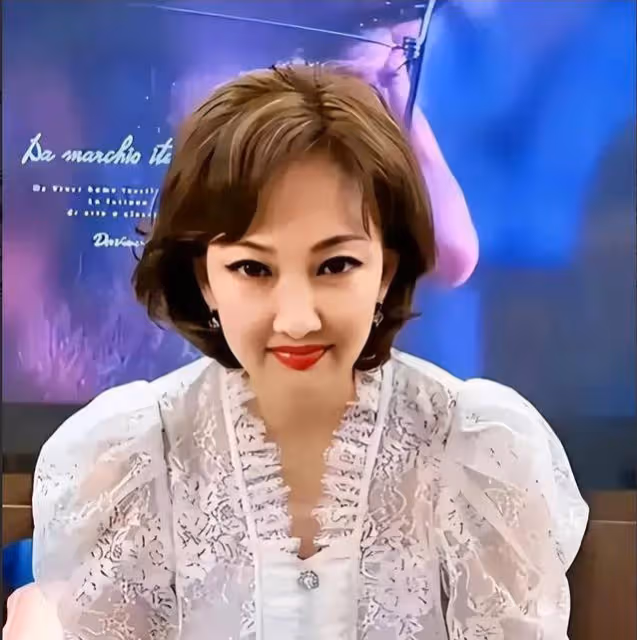 52歲牛莉疑醫美過度認不出!滿臉僵硬無皺紋,和之前判若兩人