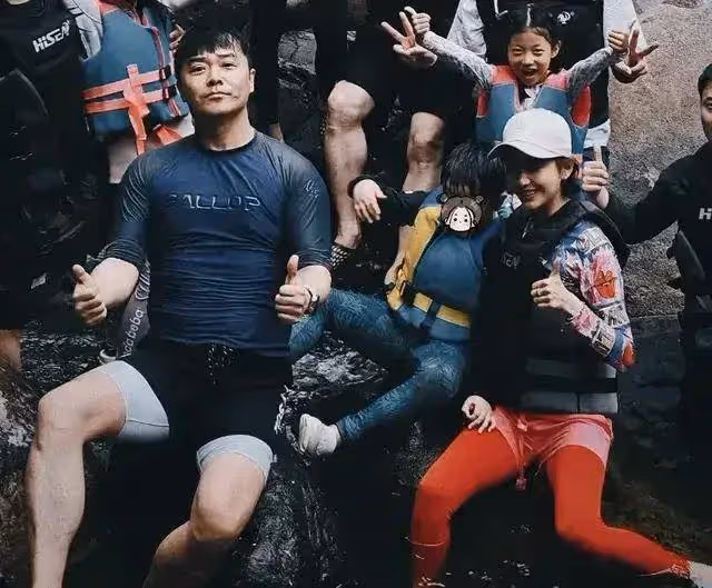 網友吃飯偶遇佟麗婭,素顏現身真實顏值曝光,本人很耐看